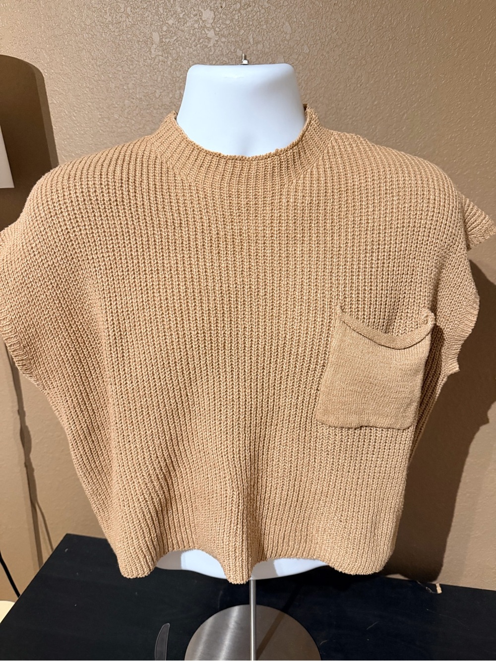 Cropped Pocket Short-Sleeve Knit Sweater - Camel